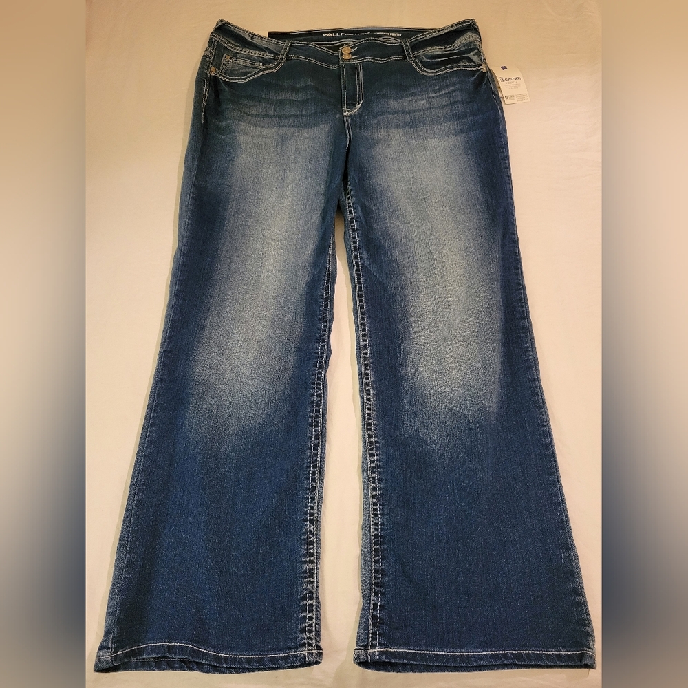 Juniors' Plus Size Wallflower Insta Stretch Luscious Curvy Bootcut Jeans.